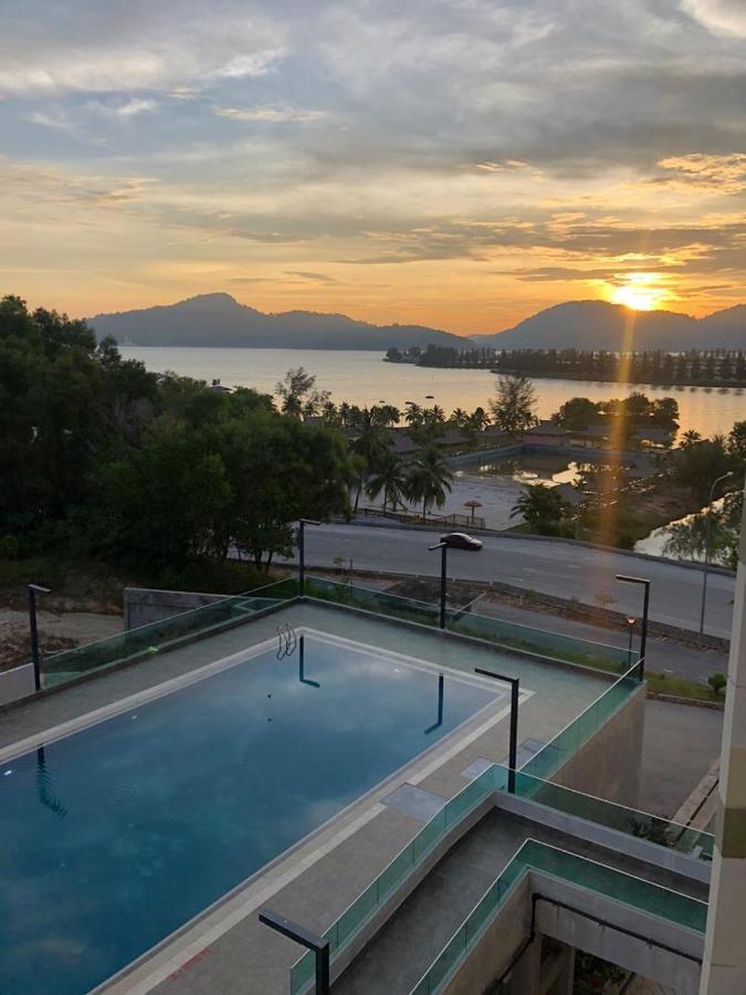 Marina Heights Hotel Residences Лумут Экстерьер фото
