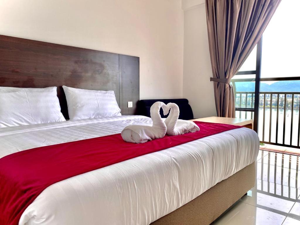 Marina Heights Hotel Residences Лумут Экстерьер фото