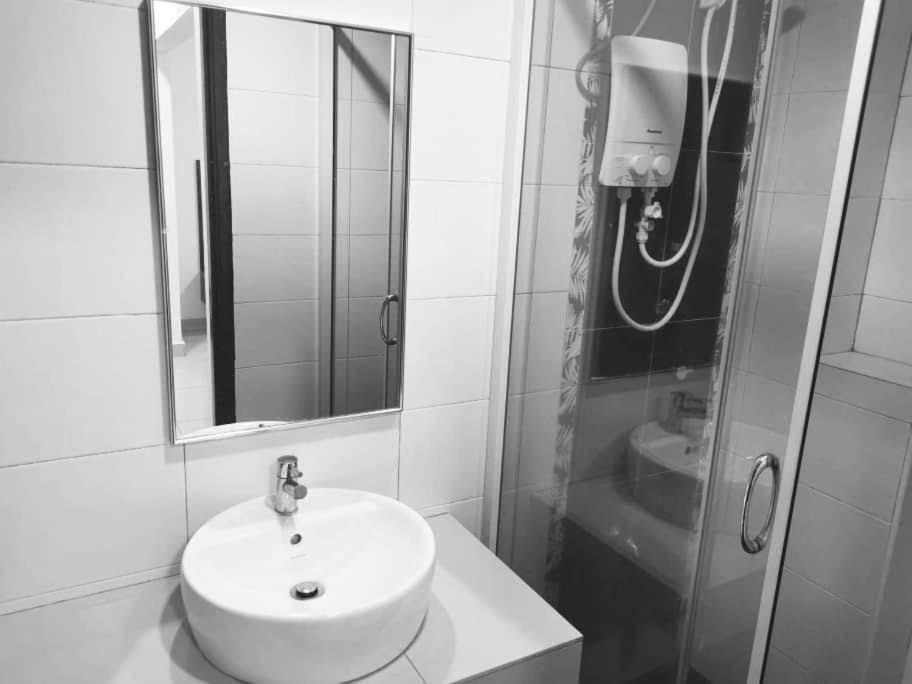 Marina Heights Hotel Residences Лумут Экстерьер фото
