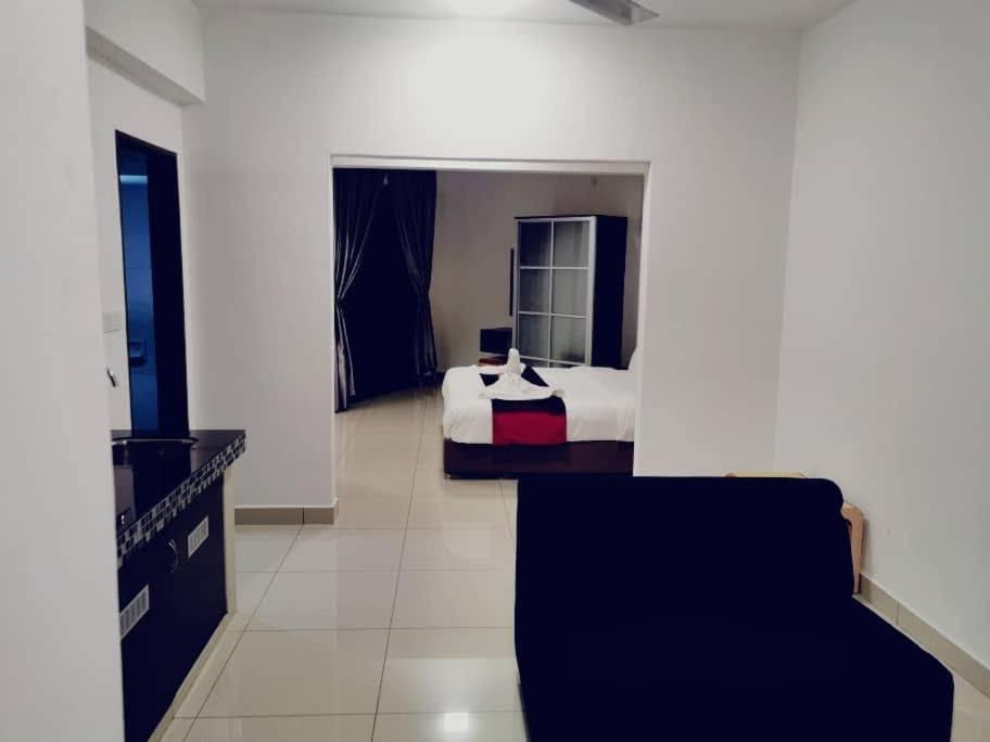 Marina Heights Hotel Residences Лумут Экстерьер фото